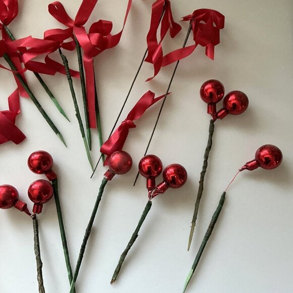 HOLIDAY BOWS & BLUBS DIY CRAFT WREATH FLORAL ARRANGEMENTS CHRISTMAS DECOR - Picture 3 of 5